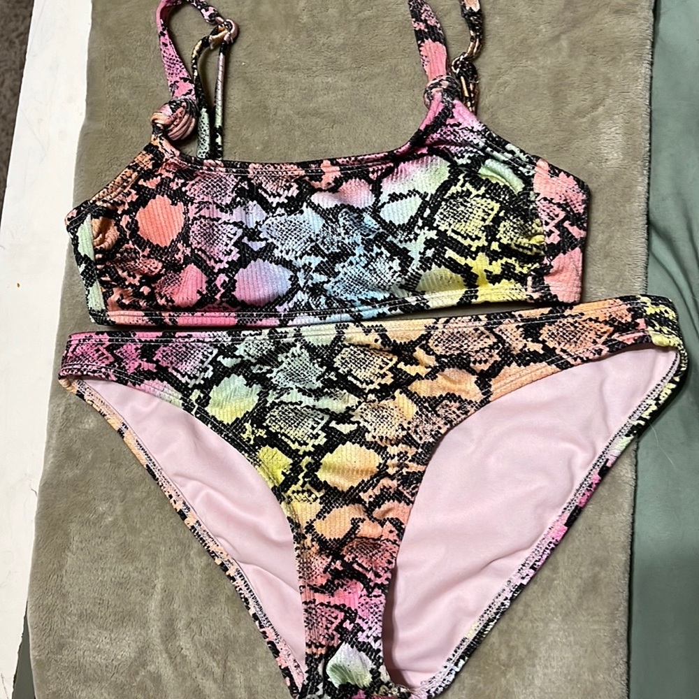 Leonor’s swimsuit (bikini)